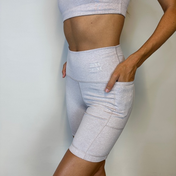 Vuori Set - Sports Bra & Biker Shorts in Heather Pink - Picture 2 of 7